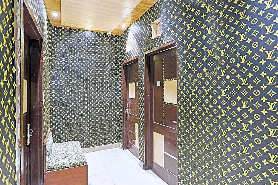 OYO Flagship 80575 Kashish Residency Near Model Town Metro Station – Delhi, NY