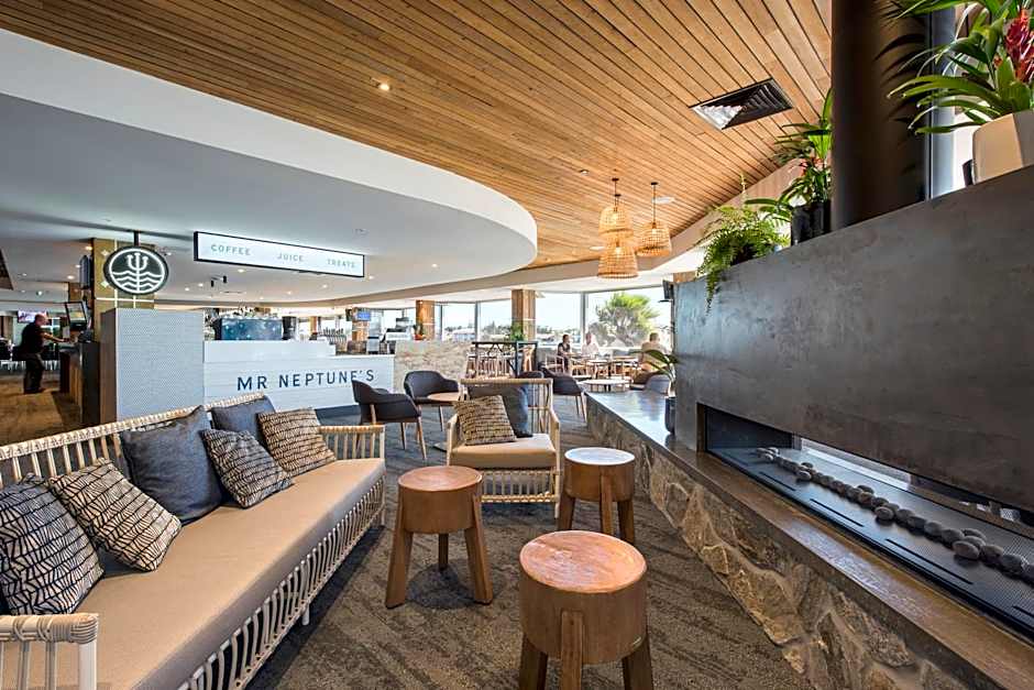 Lakes Hotel