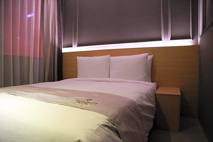 Photo 1 of 18 of Standard 1 Double Bed