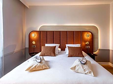 Suite with One Double Bed and Sofa Bed