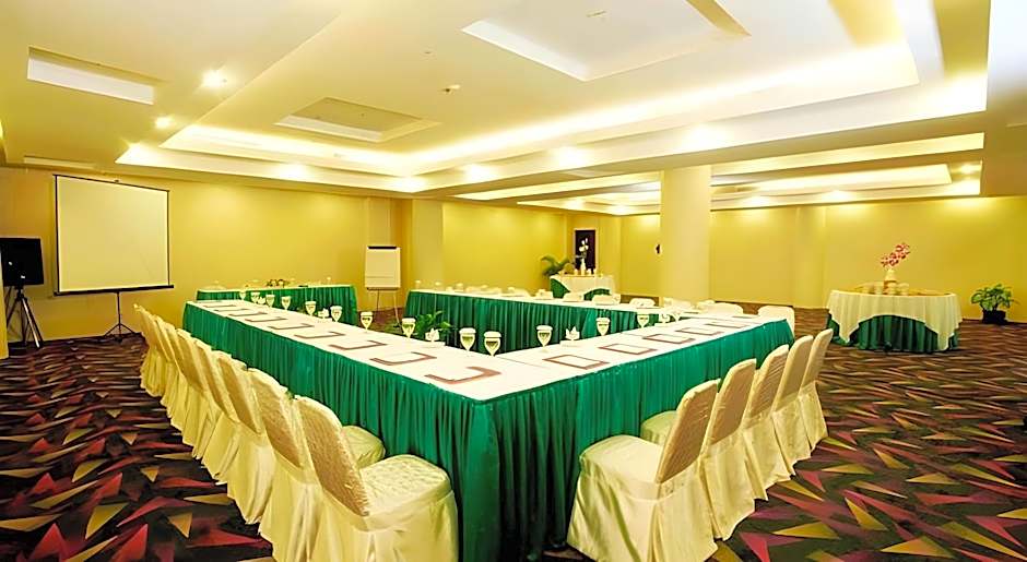 Rocky Plaza Hotel Padang