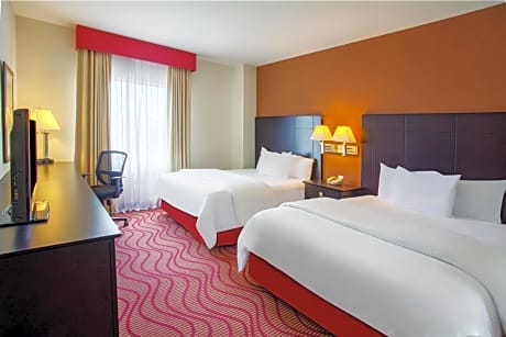 Queen Room with Two Queen Beds and City View - Non-Smoking