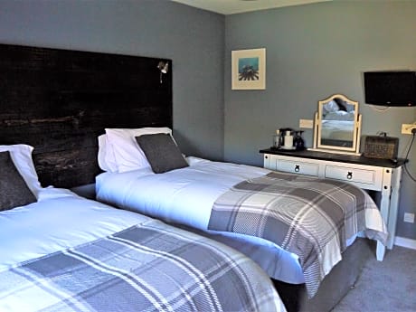 Twin Room with Shower