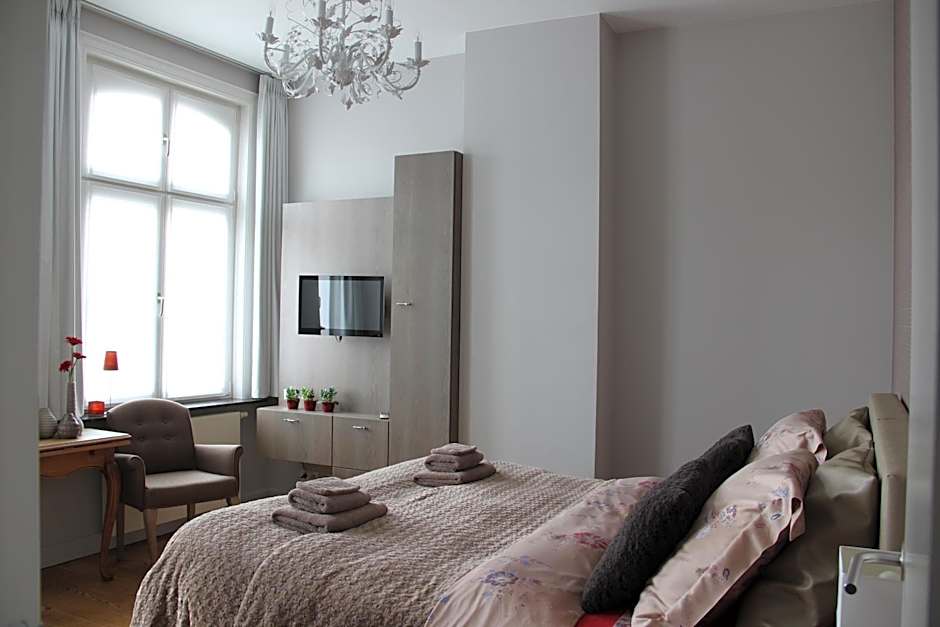 Zdjęcie 1 z 8 — Double Room with Private Bathroom
