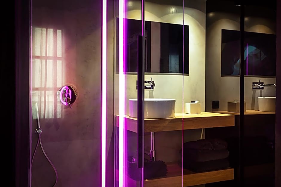 The Black Boutique -- Turistea Suites