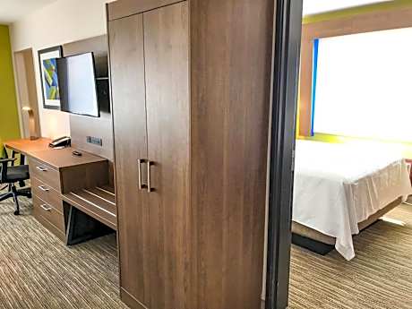 Two-Bedroom Suite with One King and One Queen Bed
