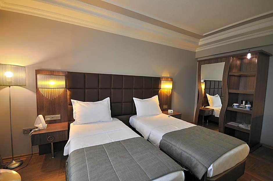 Grand Atakum Hotel