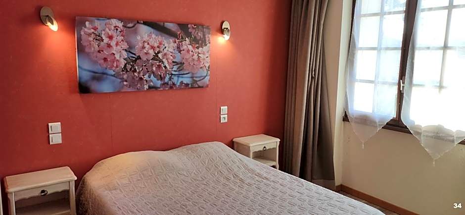 Hôtel et Restaurant Le Manoir - Echangeur A7-A9 - 24h-24h