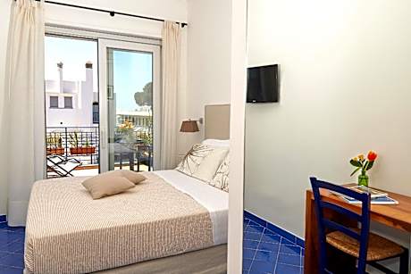 Deluxe Double Room with Side Sea View