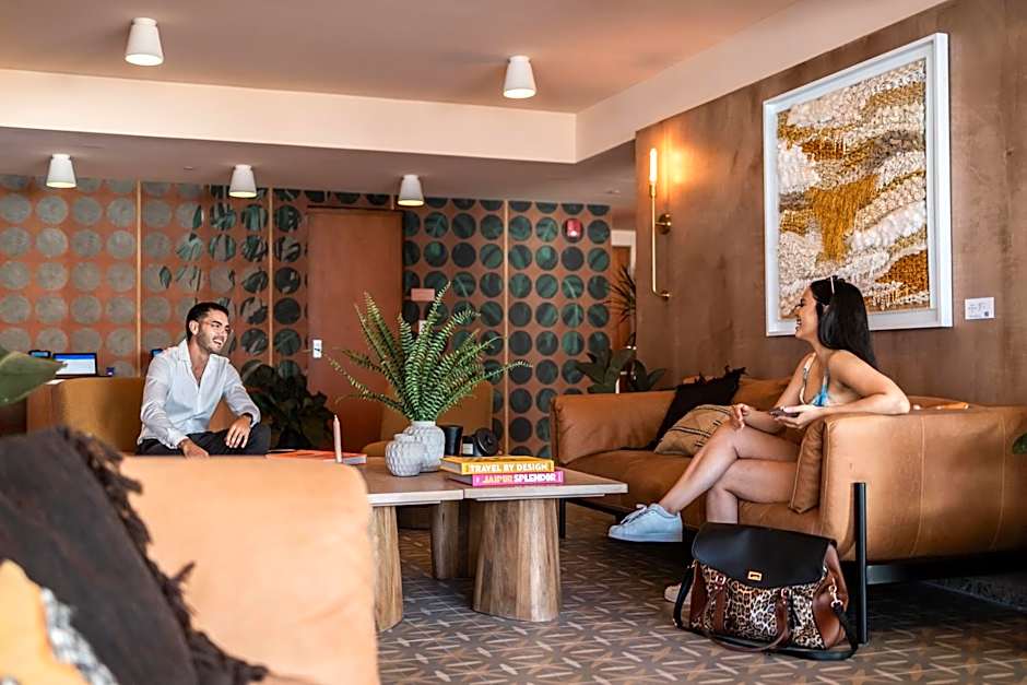 HiBird- Apartment and Suites Hotel