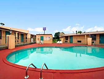 Knights Inn - Tucker