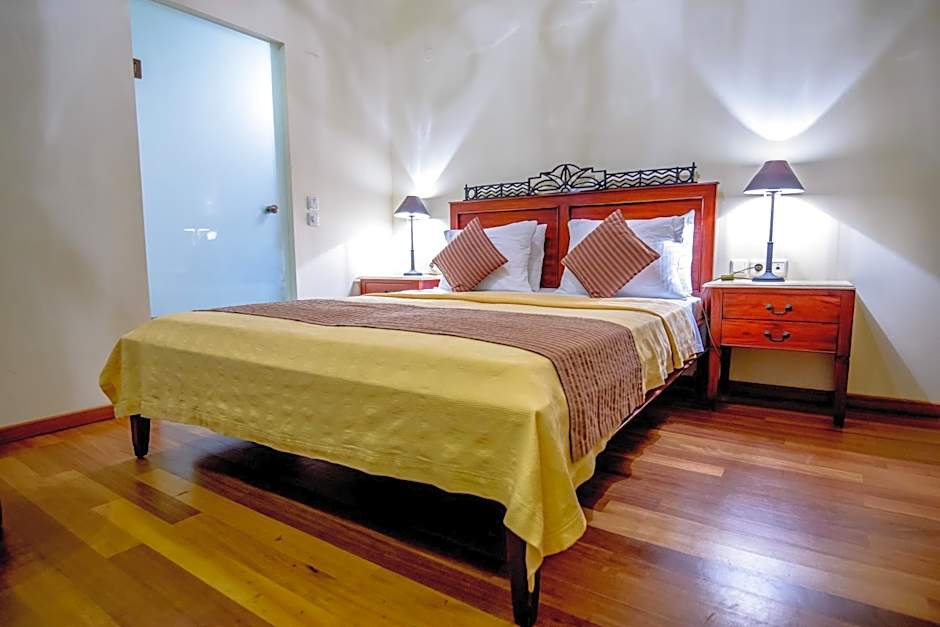 Leo Hotel