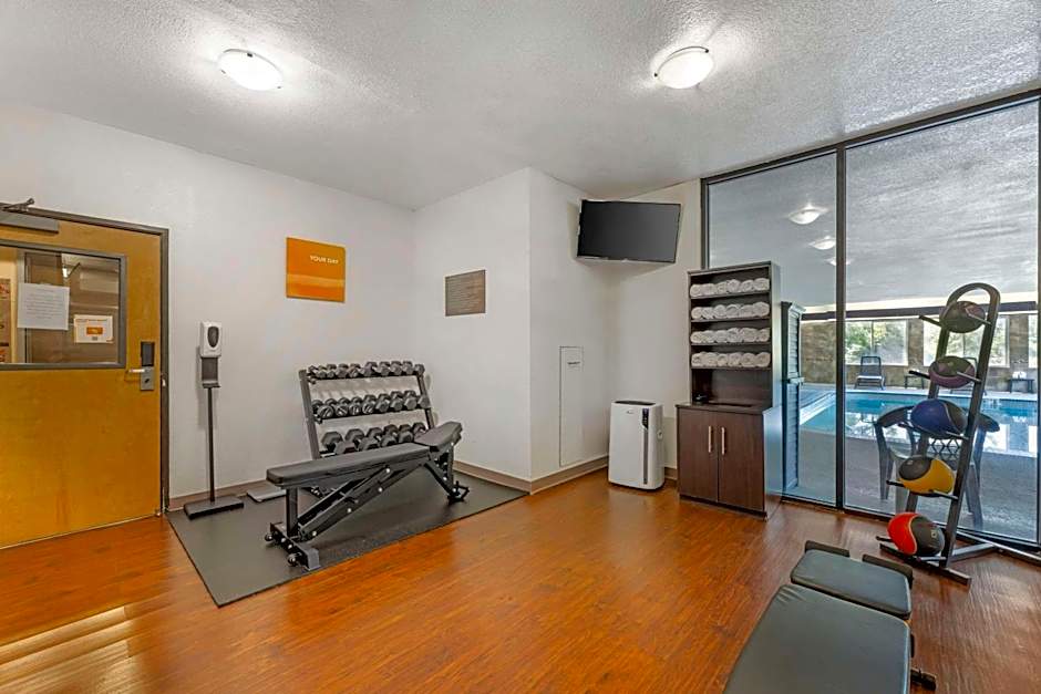 Comfort Suites Near Vancouver Mall