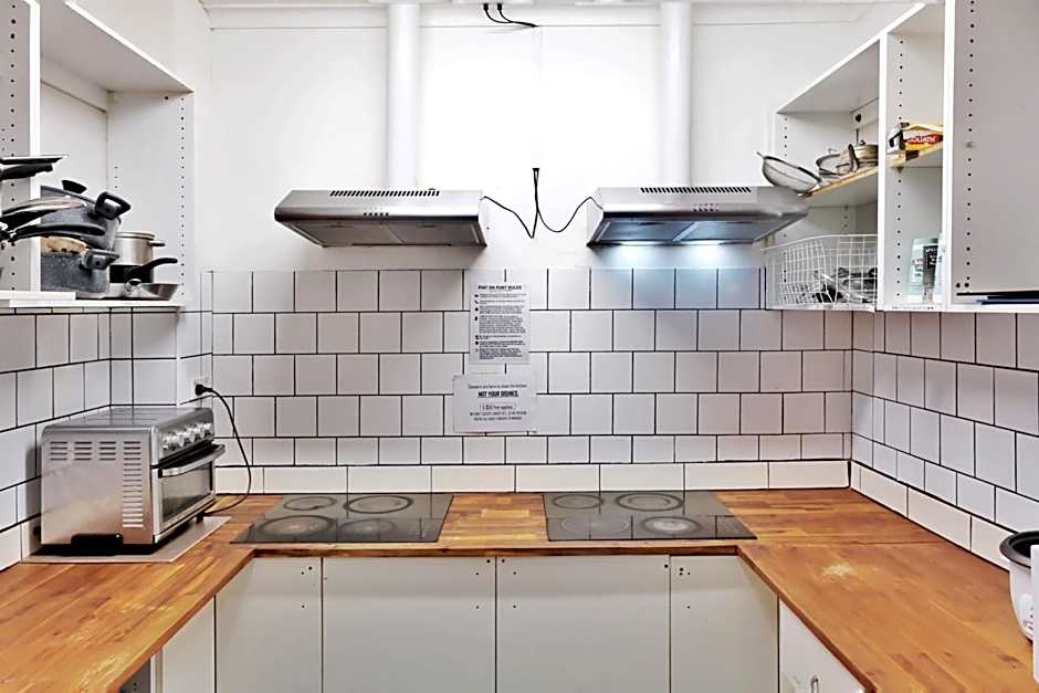 Pint On Punt Backpackers