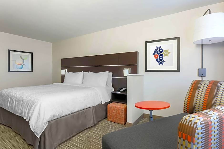 Holiday Inn Express & Suites Chicago OHare Airport, an IHG Hotel By IHG