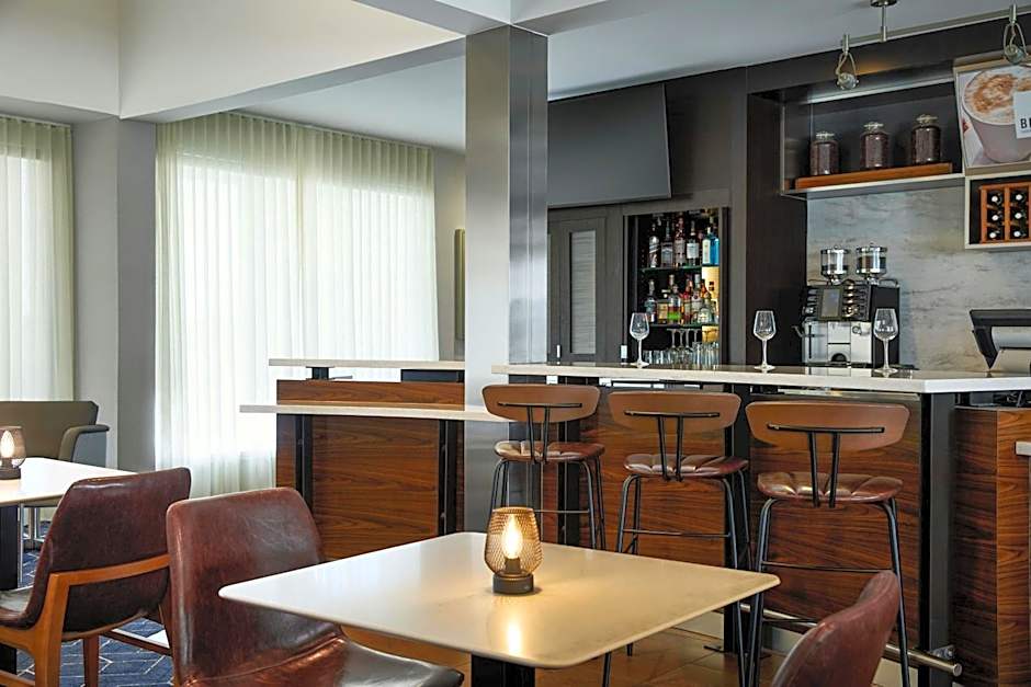 Courtyard by Marriott St. Louis Westport Plaza