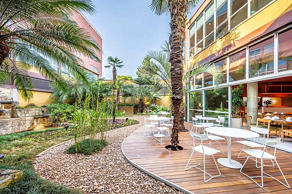 Almenat Embu das Artes Sao Paulo, Tapestry Collect