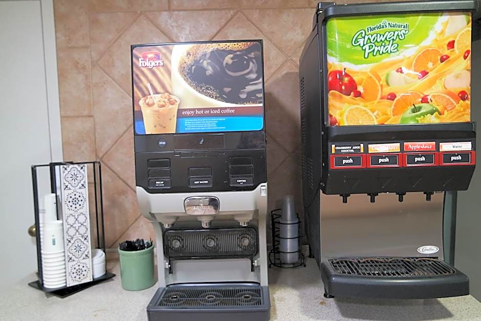 Super 8 by Wyndham Savannah