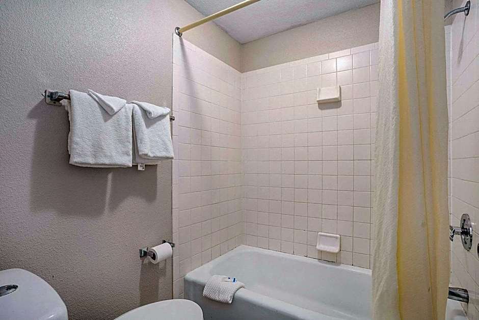 Rodeway Inn Grand Haven