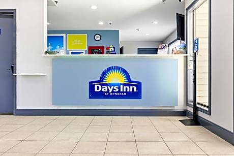 Days Inn & Suites by Wyndham Wynne