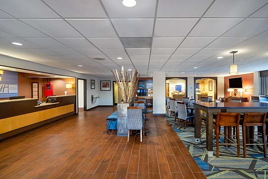 Holiday Inn Express Forsyth By IHG