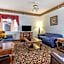 Econo Lodge Inn & Suites