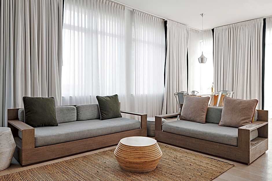 Bungalow Hotel