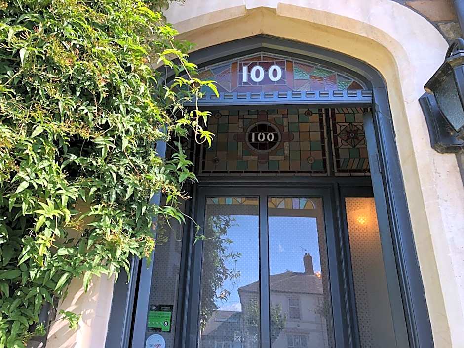 Number One Hundred Bed And Breakfast