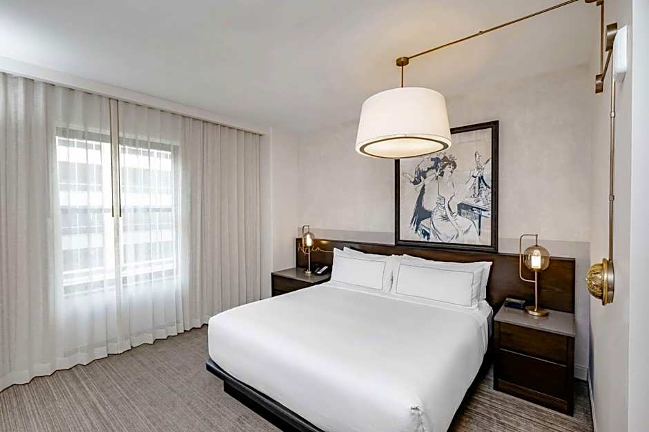 Hotel Fort Des Moines, Curio Collection by Hilton