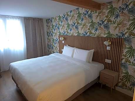 Two-Bedroom Signature King Suite with Sofa Bed