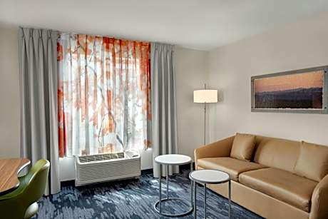 King Suite with Campus View and Sofa Bed - Hearing Accessible