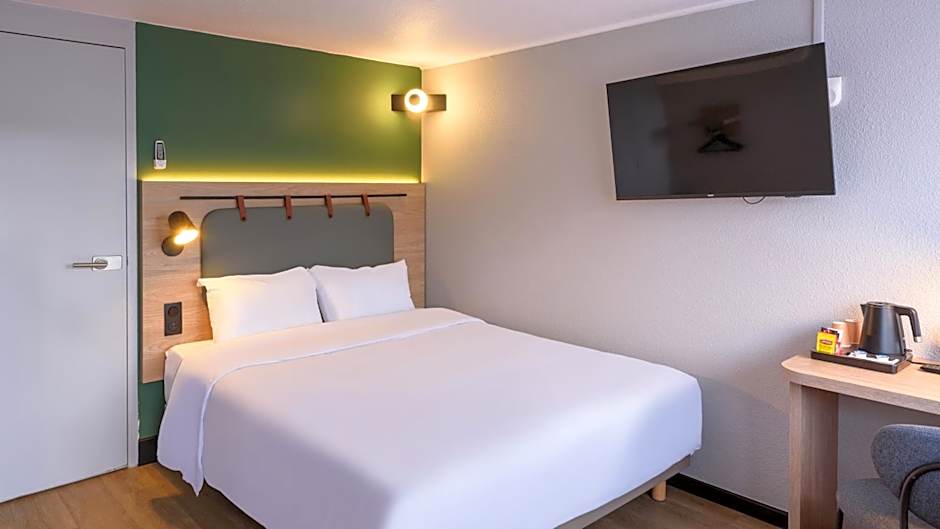 Kyriad Niort - La Creche