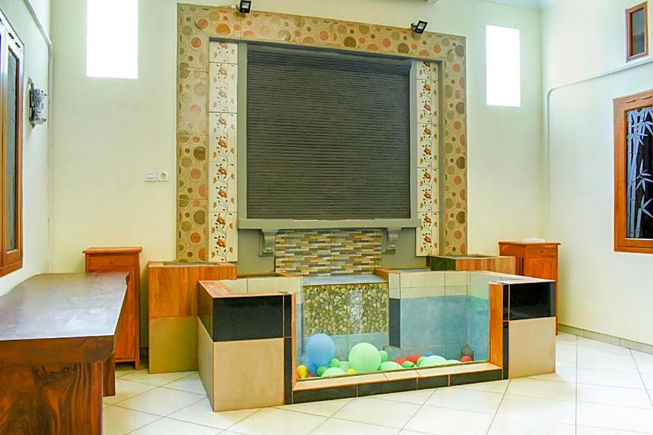 OYO 1642 Penginapan Anggrek Syariah 2