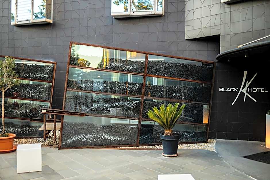 Black Hotel