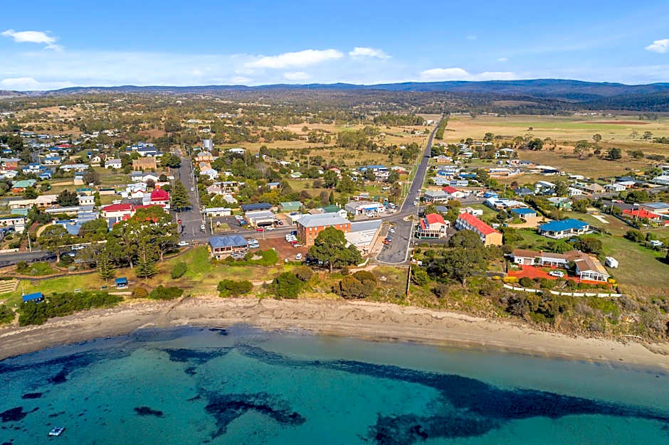 Amoshouse & Swansea Ocean Villas