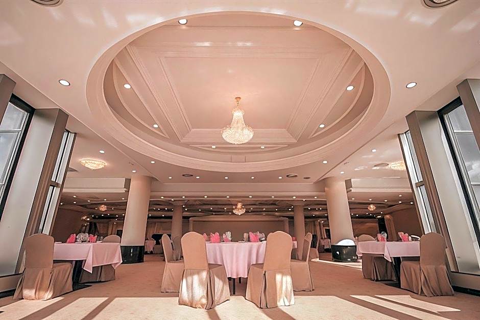 Chinggis Khaan Hotel