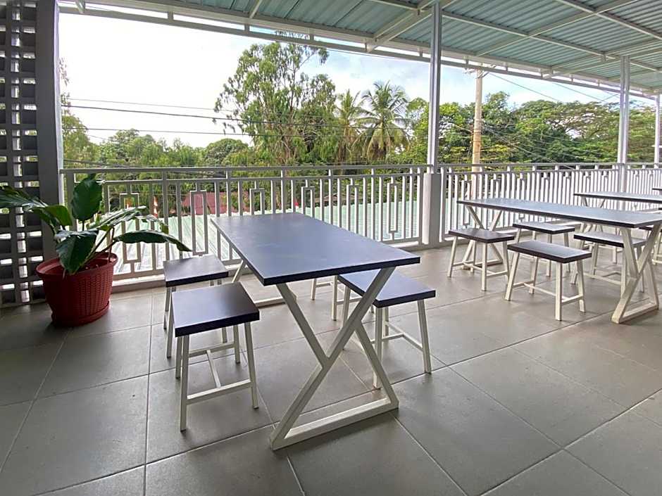 MJ Guest House Pusat Kota Malili Mitra RedDoorz