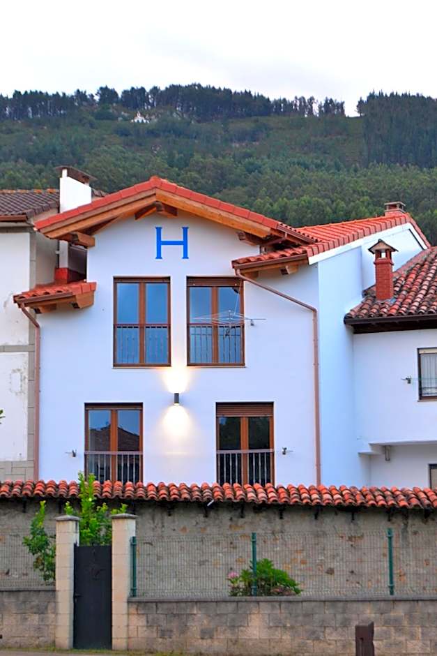 Villa de Salas Alojamientos