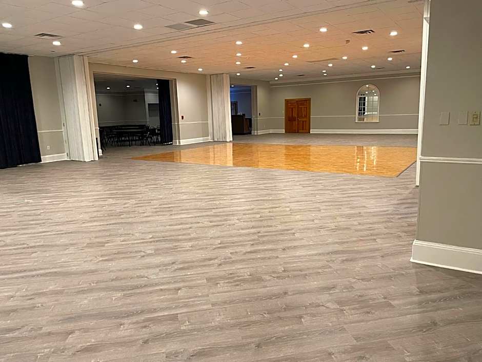 Whalers Inn and Suites