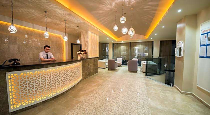 Montebello Deluxe Hotel