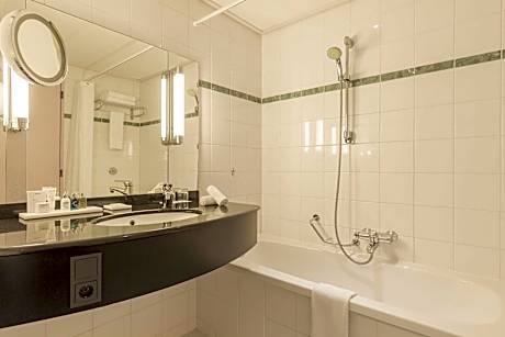 Premium Room (1 King Bed)