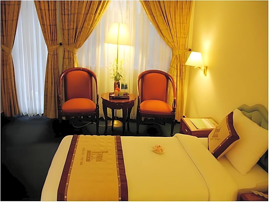 Royal Hotel
