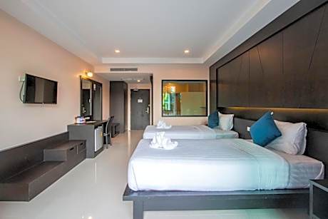 Deluxe Twin Room with Pool Access