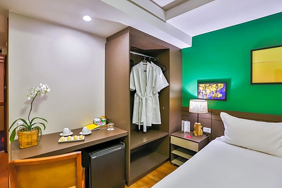 Golden Tulip Goiania Address