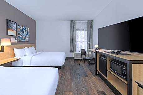 Double Room with Two Double Beds and Adapted Tub - Mobility and Hearing Accessible