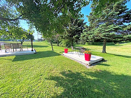 Quadruple Room with Private Bathroom