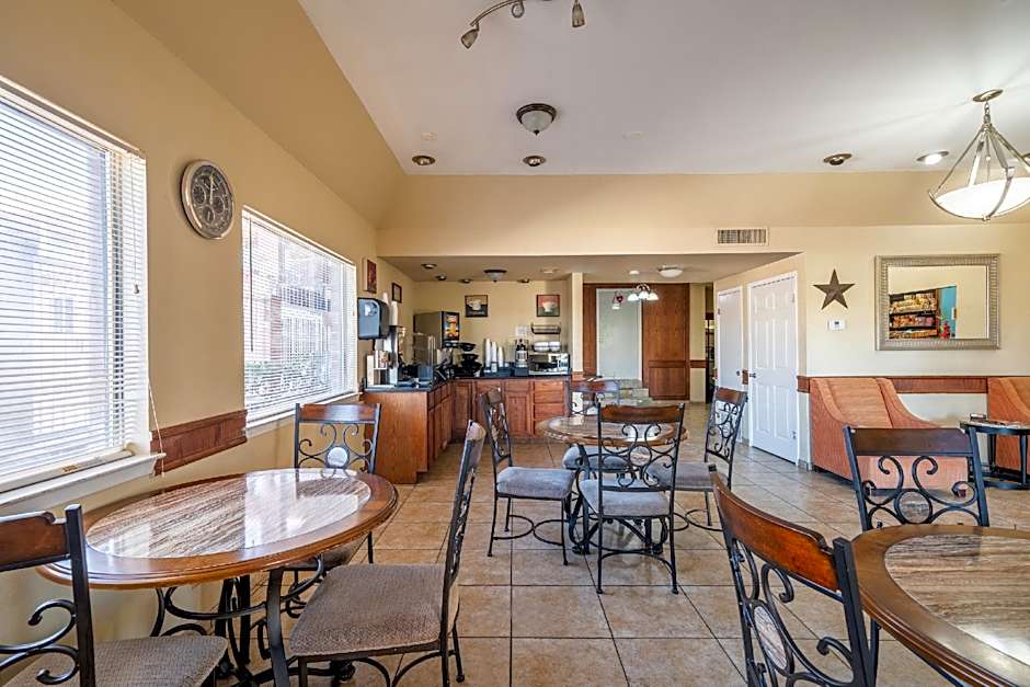 Econo Lodge Inn & Suites Downtown San Antonio