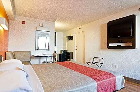 1 King Bed | ADA/Tub