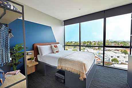 Greater Studio Queen