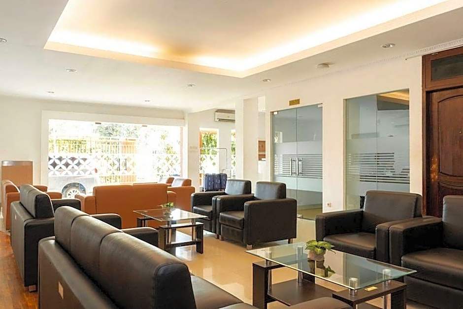RedDoorz Plus Syariah near Java Supermall Semarang 2
